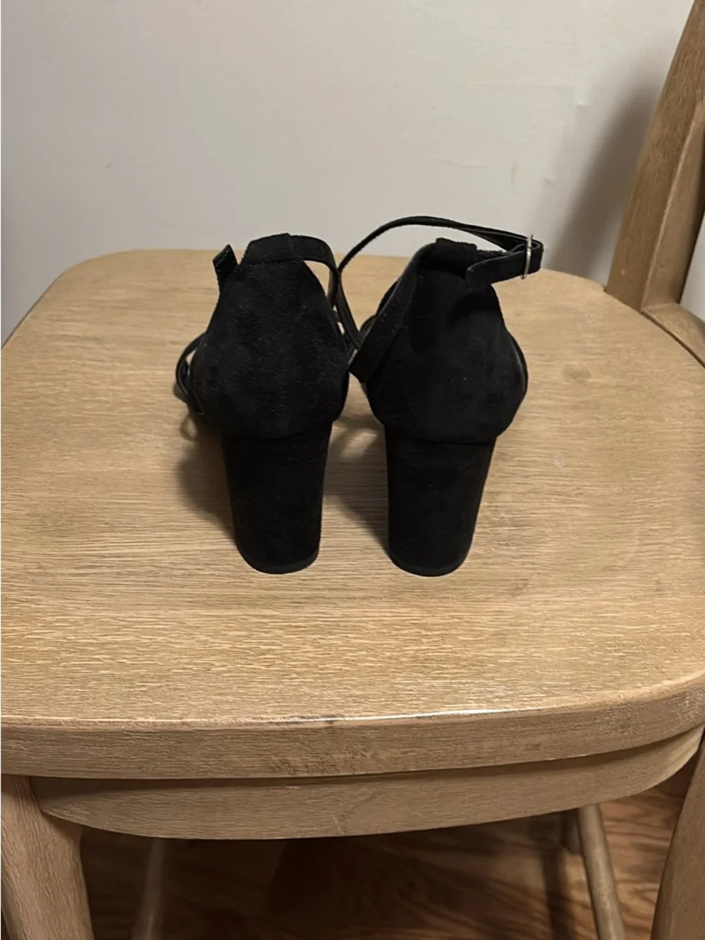 Cushionaire black strappy